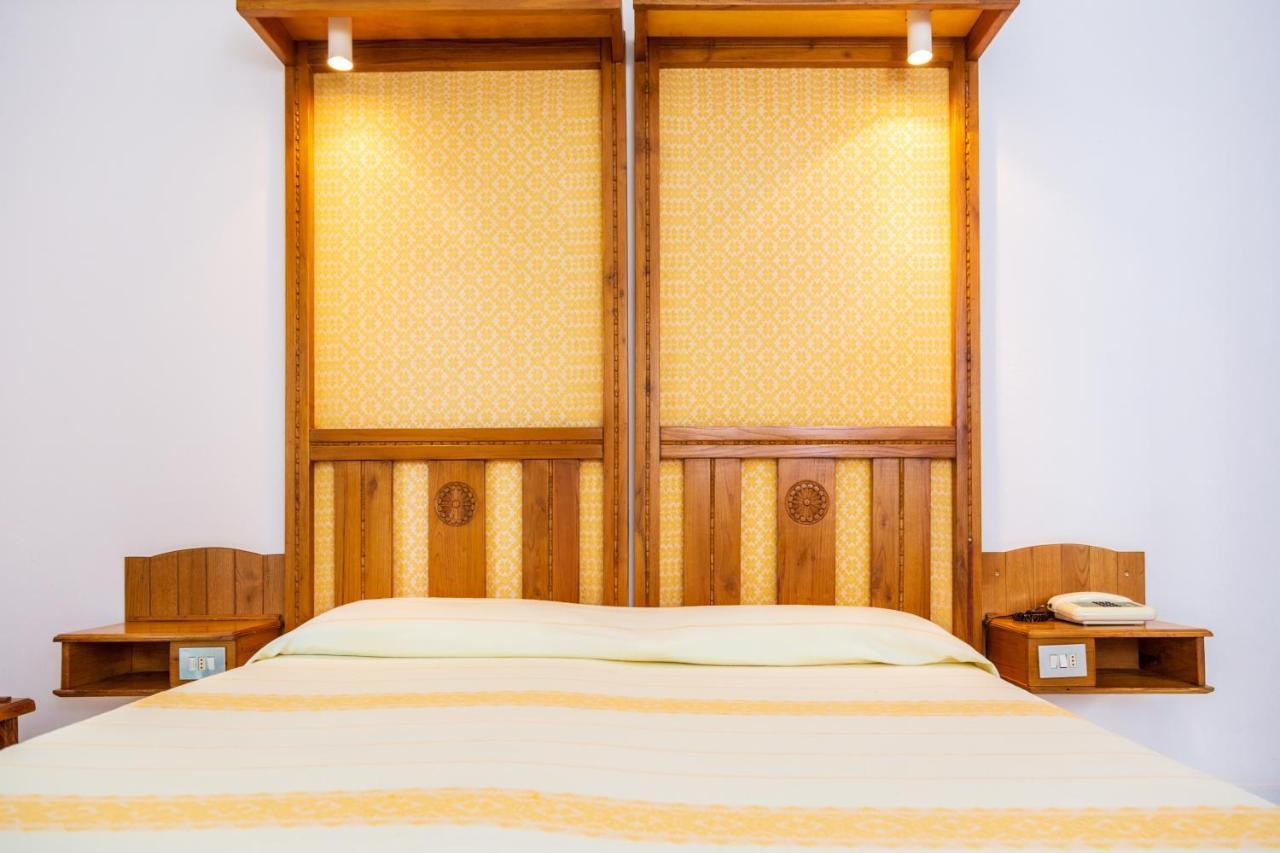 Albergo Miramare Кала Гононе Екстериор снимка