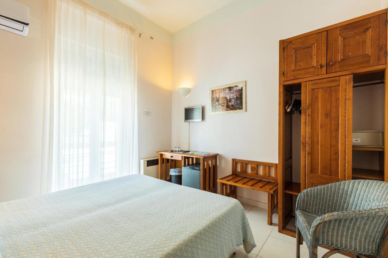 Albergo Miramare Кала Гононе Екстериор снимка