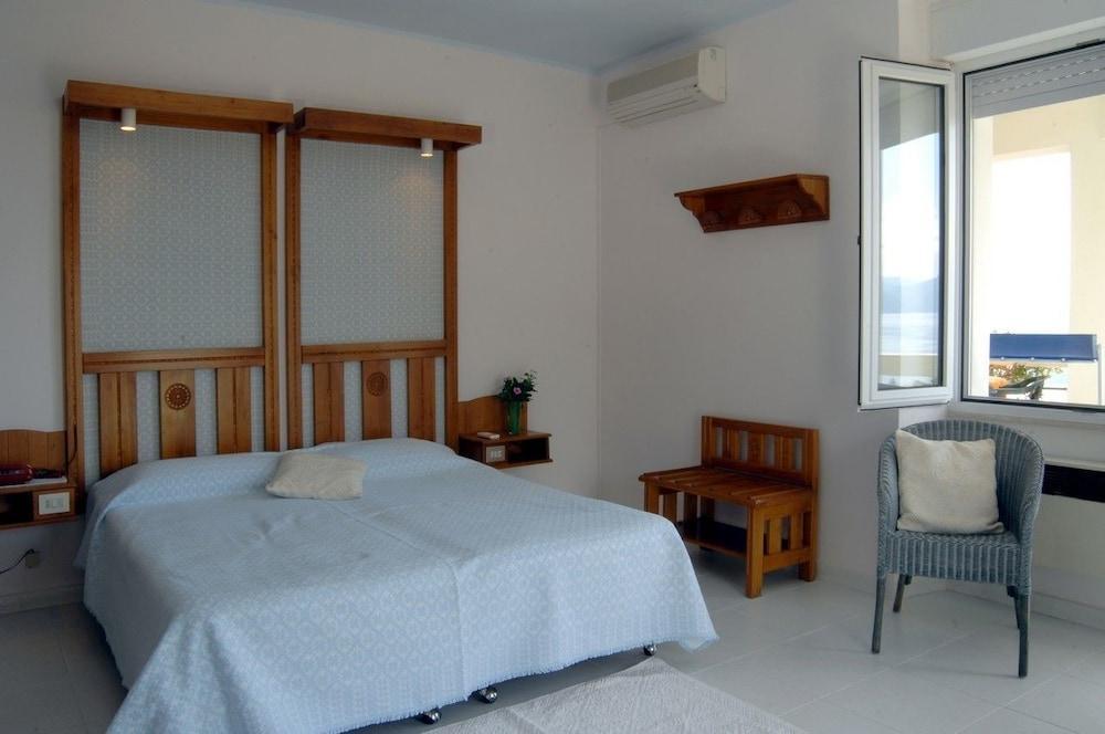 Albergo Miramare Кала Гононе Екстериор снимка