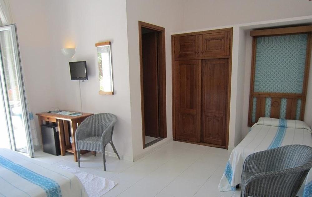 Albergo Miramare Кала Гононе Екстериор снимка