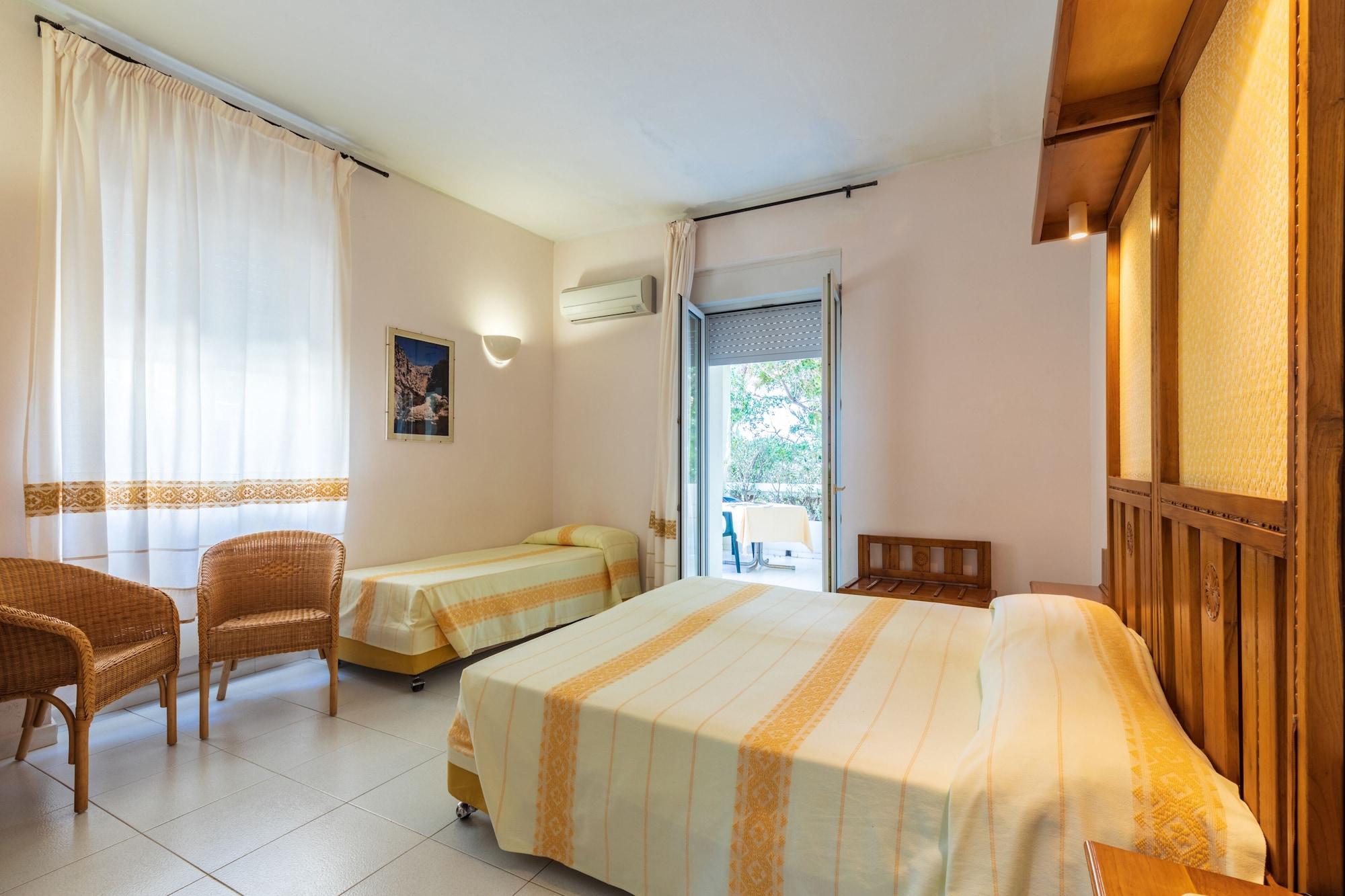 Albergo Miramare Кала Гононе Екстериор снимка