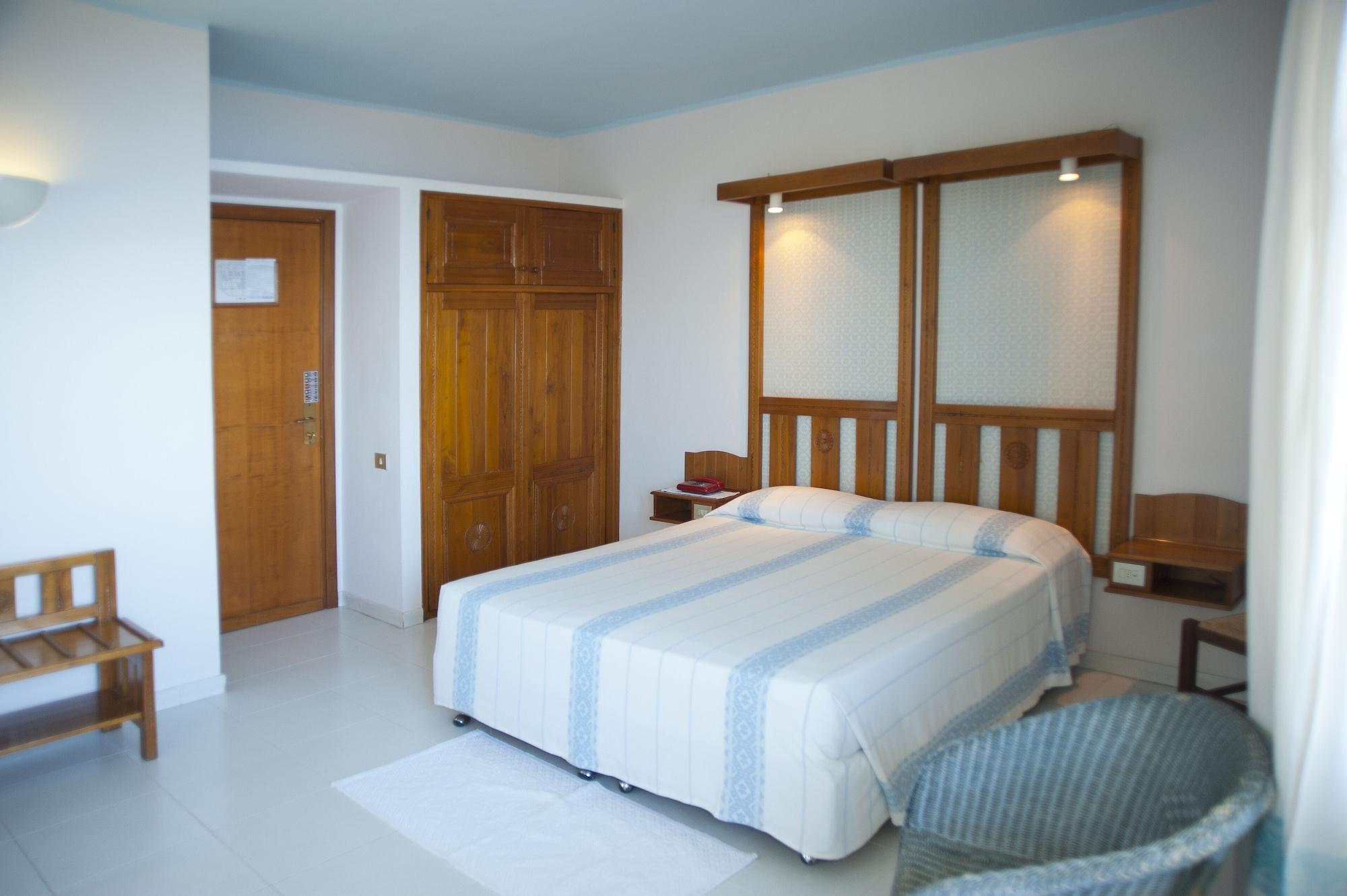 Albergo Miramare Кала Гононе Екстериор снимка