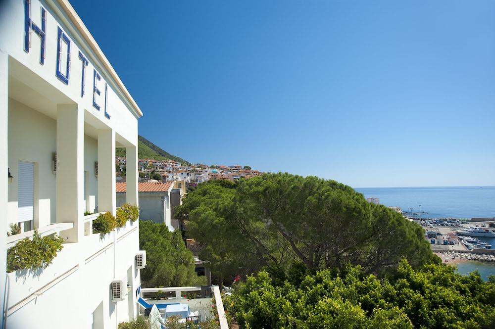Albergo Miramare Кала Гононе Екстериор снимка